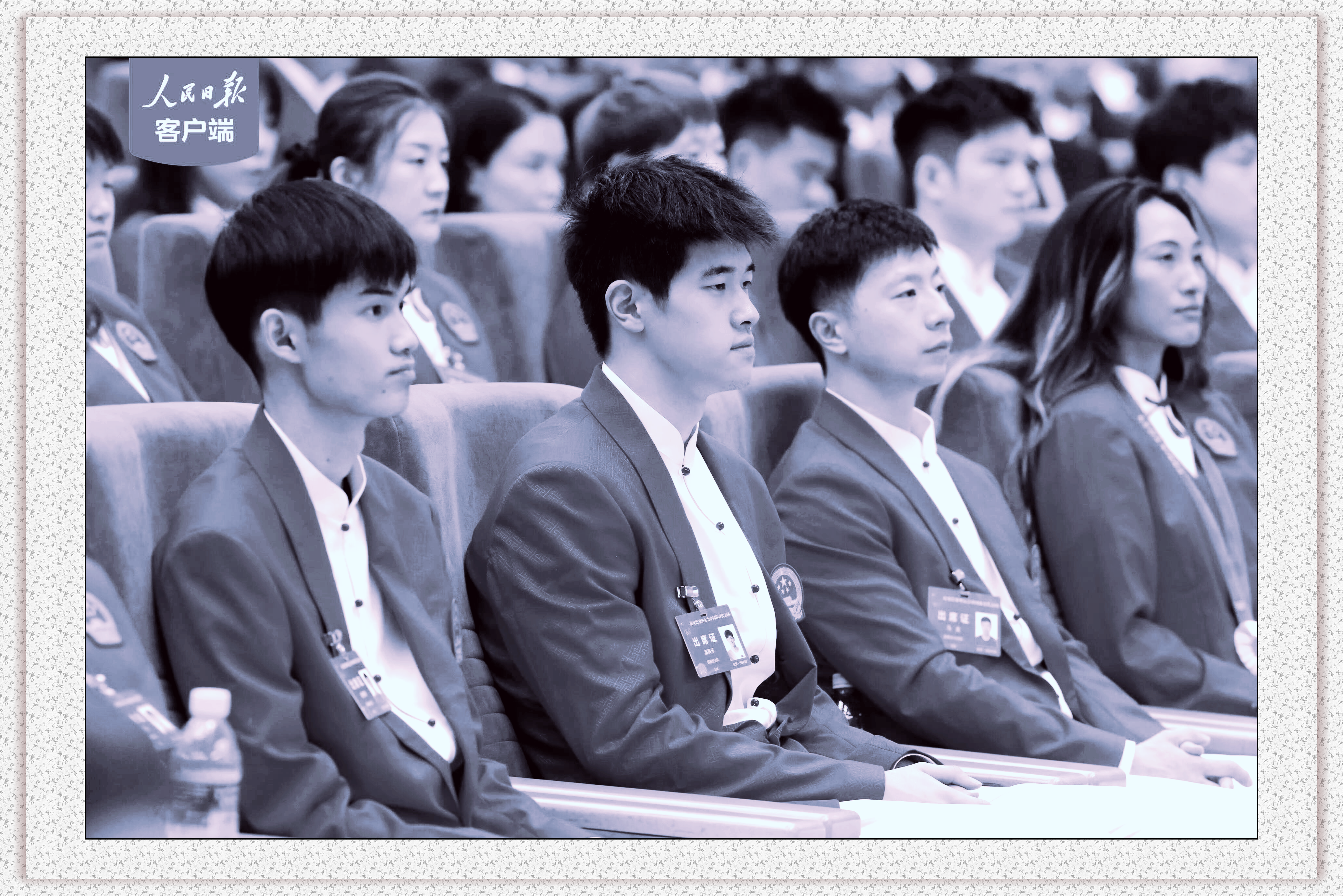 运动员飒爽英姿，勇敢追求荣誉